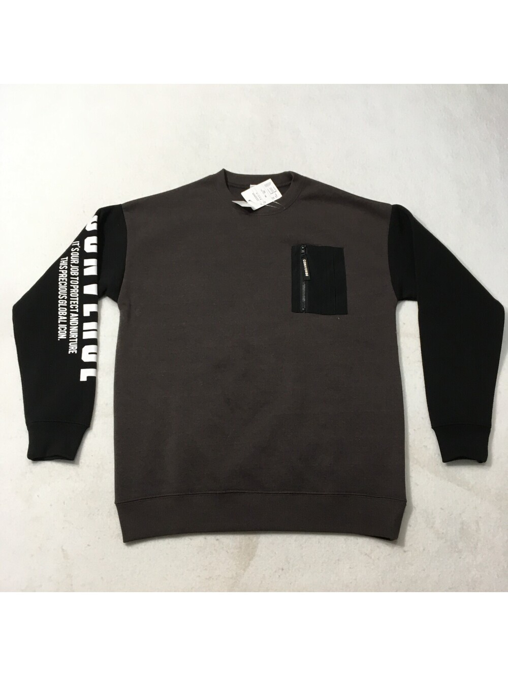 Converse Men's Logo crew Size medium two tone colors pocket